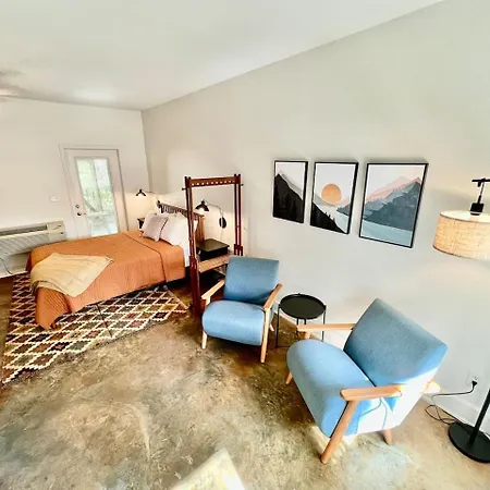 Court Yard Studio Smithville